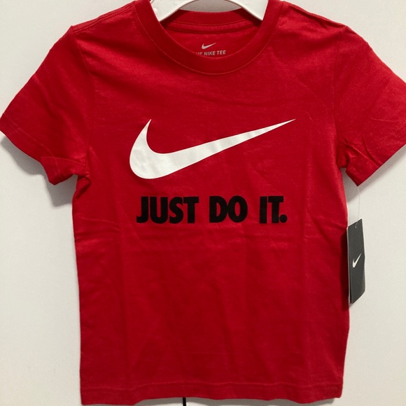 NEW nike tee - Picture 2 of 4